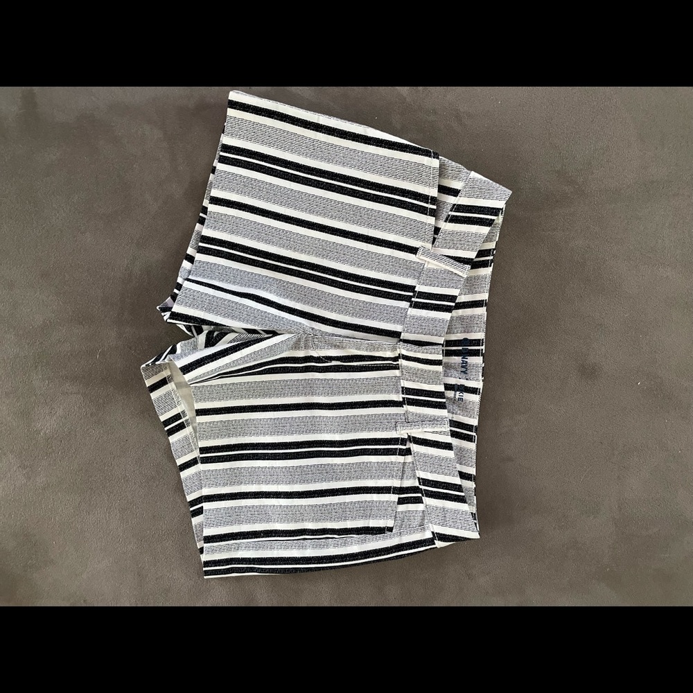 Black/White striped mid rise Shorts